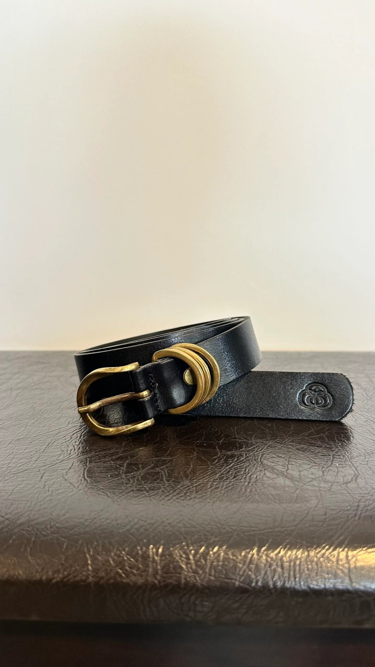 LEATHER BELT GOLD RING