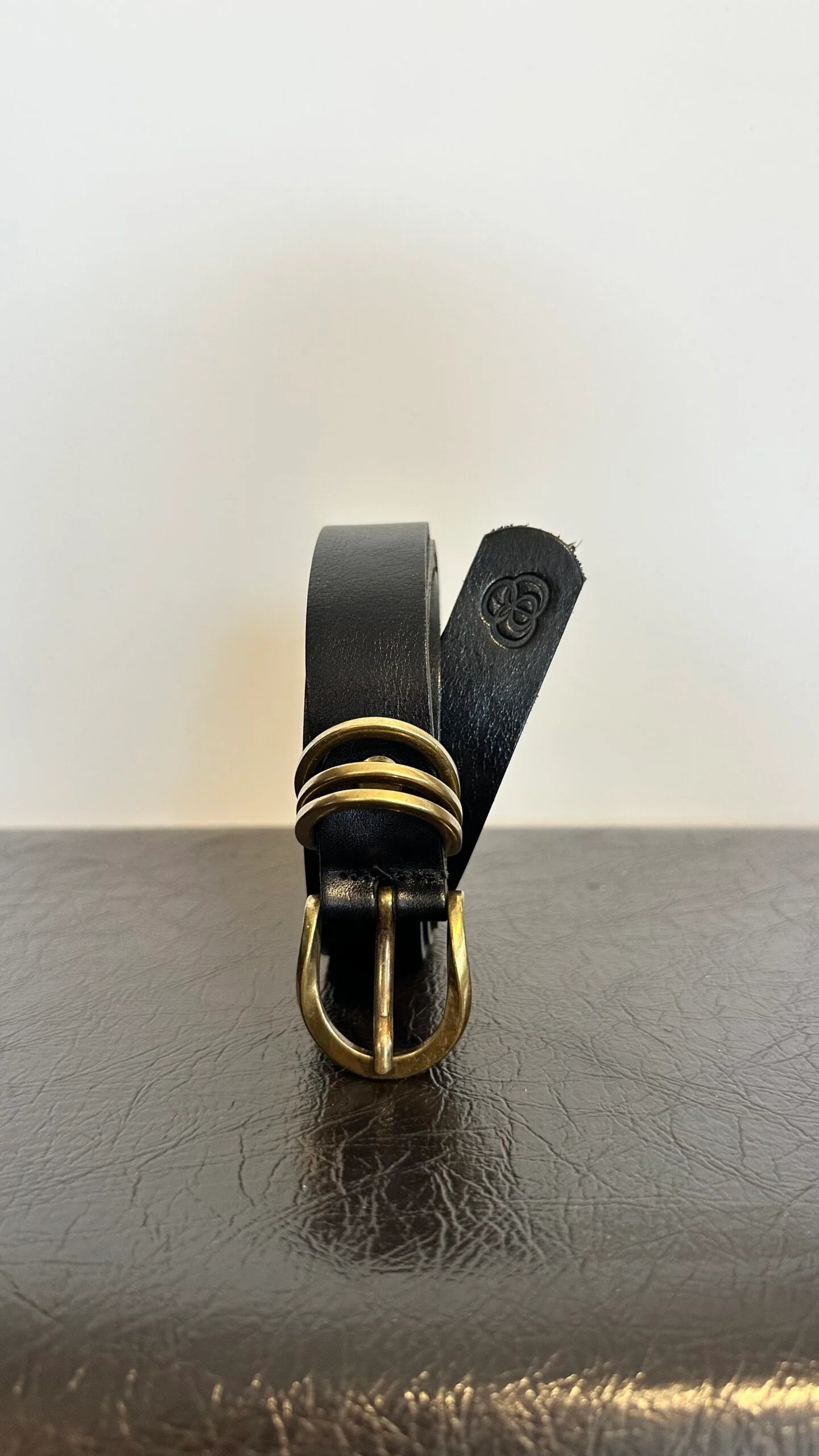 LEATHER BELT GOLD RING